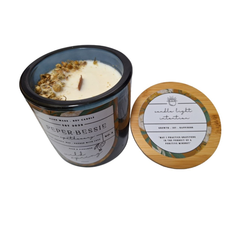 Peper Bessie Wild Spring Scented Candle 500ml (Pear & Cinnamon)